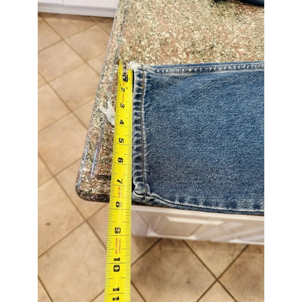 Levis levis 977